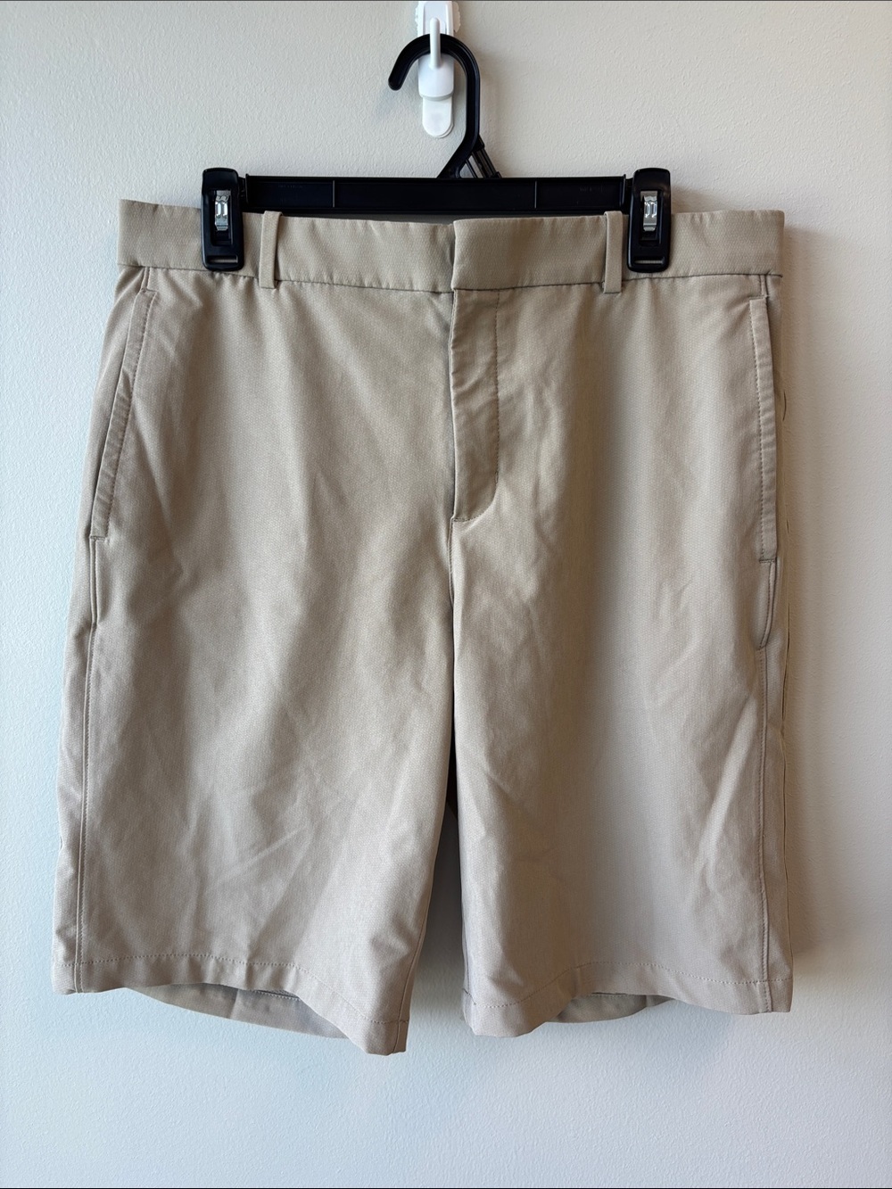 Nike Men's Flat-Front Khaki Shorts 33